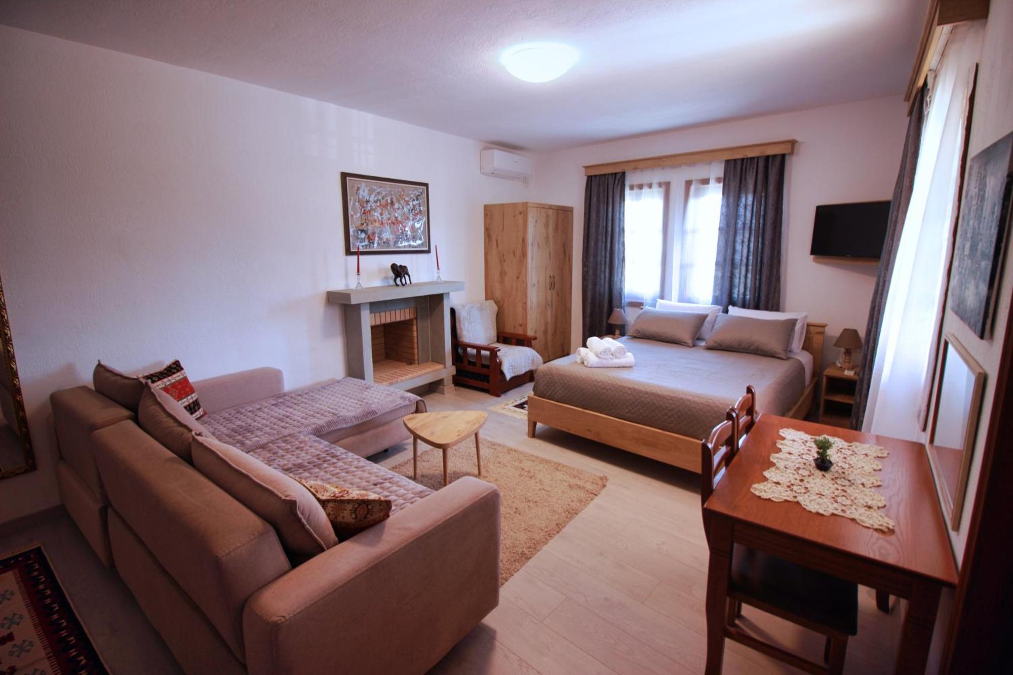 Emblematic House Apartment 4 Gjirokastër Eksteriør billede
