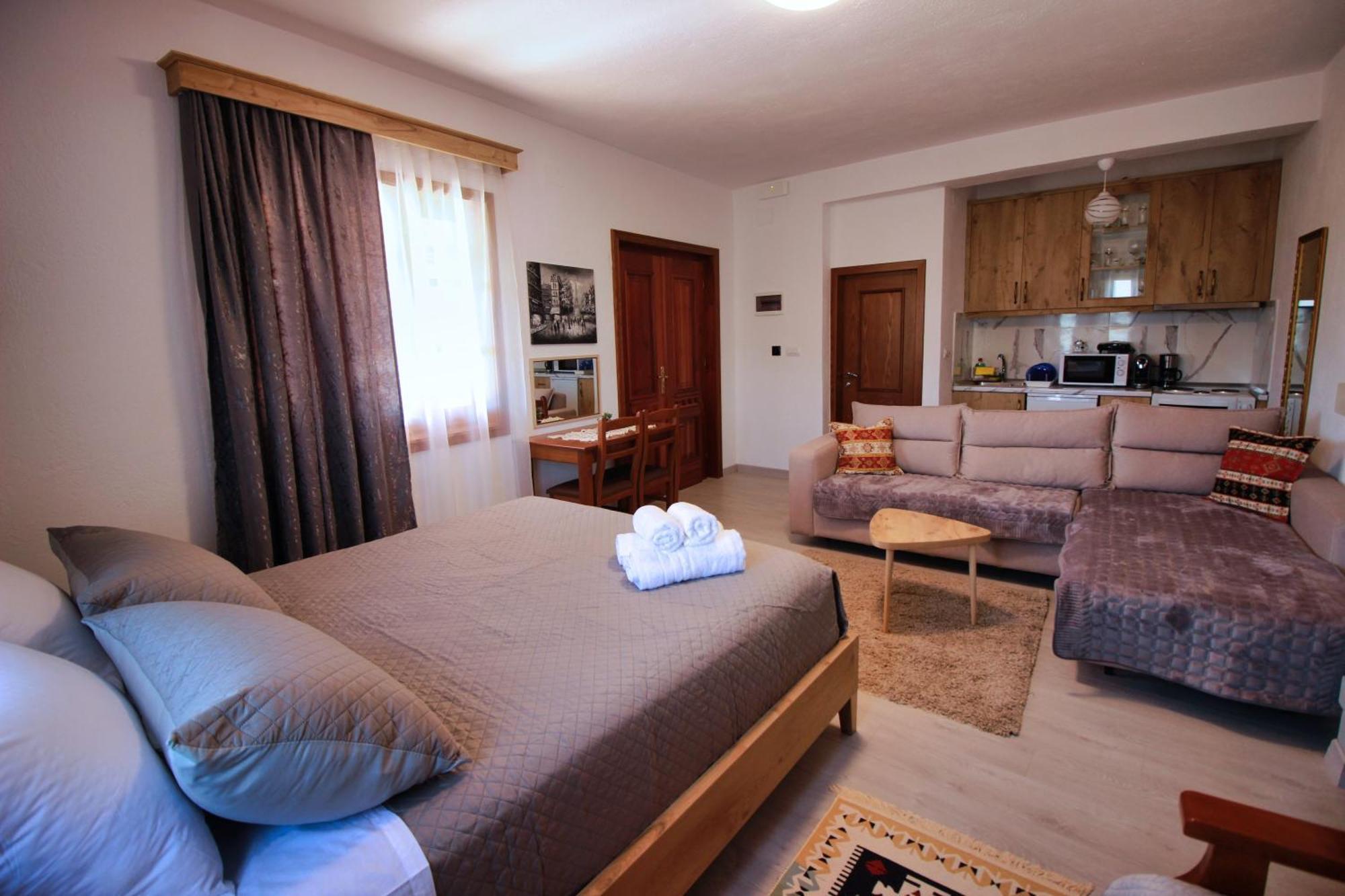 Emblematic House Apartment 4 Gjirokastër Eksteriør billede